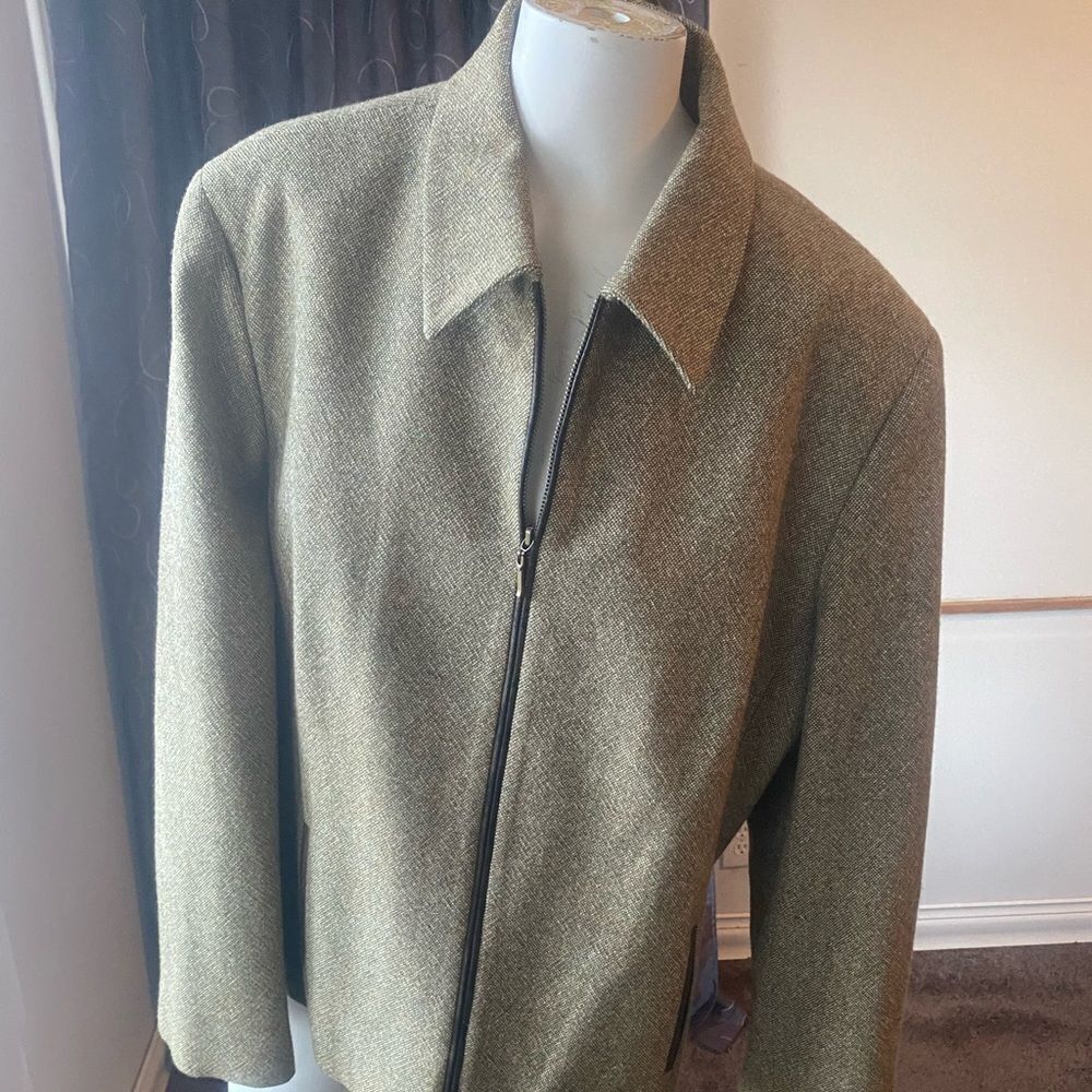 Evan Picone Multi color Heirloom Tan/Brown Wool blend zip front blazer, size 18